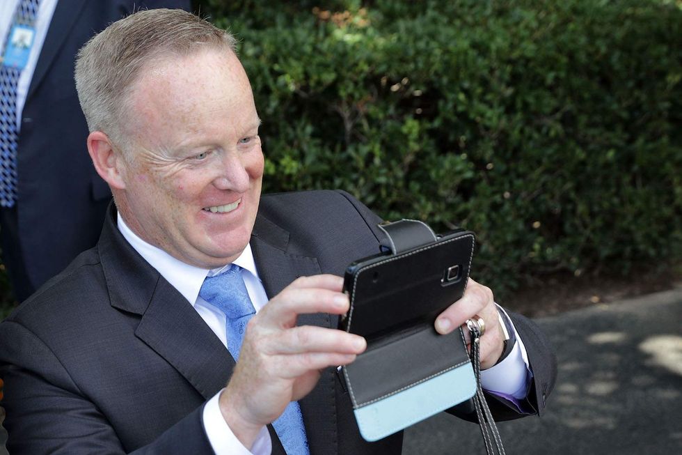 Sean Spicer fires back at Democratic lawmaker on Twitter after she mocks GOP chaos