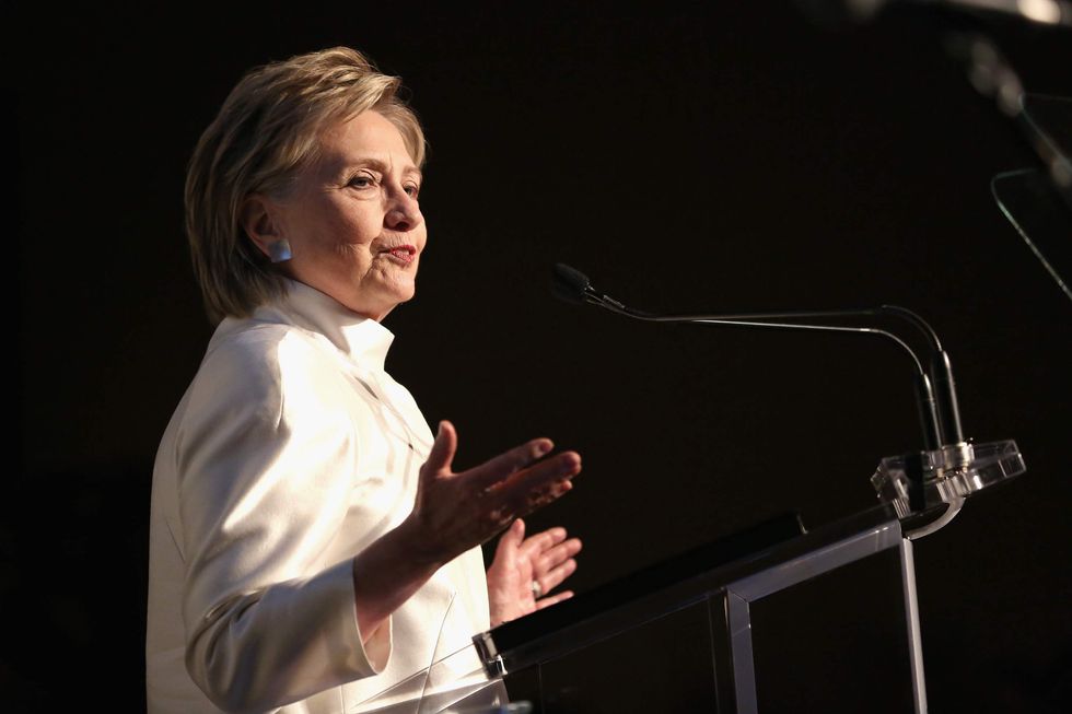 Hillary Clinton hires former presidential political operatives for progressive super PAC
