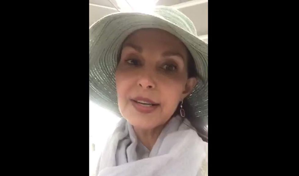 Ashley Judd annoyed that airport security worker called her 'sweetheart.' And it only gets worse.