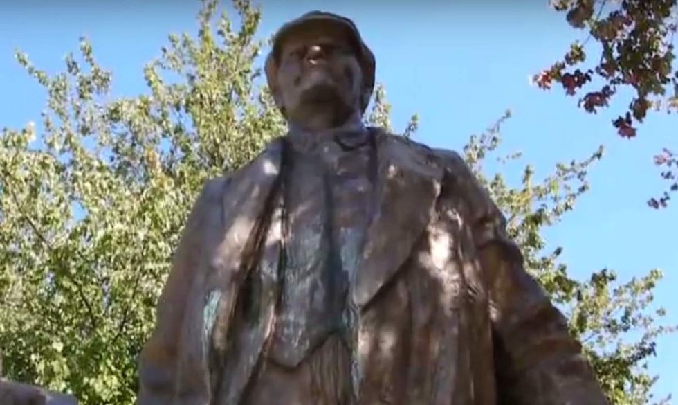 Liberal Seattle mayor says Lenin statue must go — one day after Trump supporters demand its removal