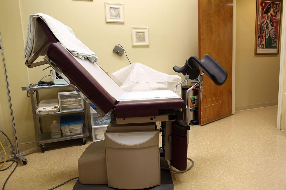 South Carolina governor issues executive order cutting off public funds for abortion clinics