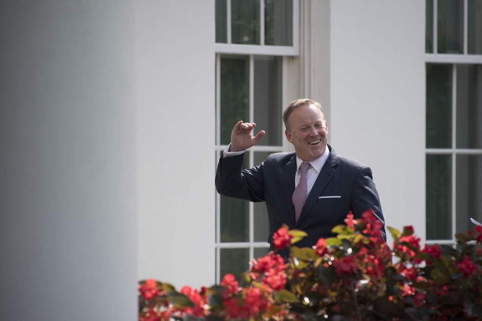 Sean Spicer gets to meet Pope Francis — finally