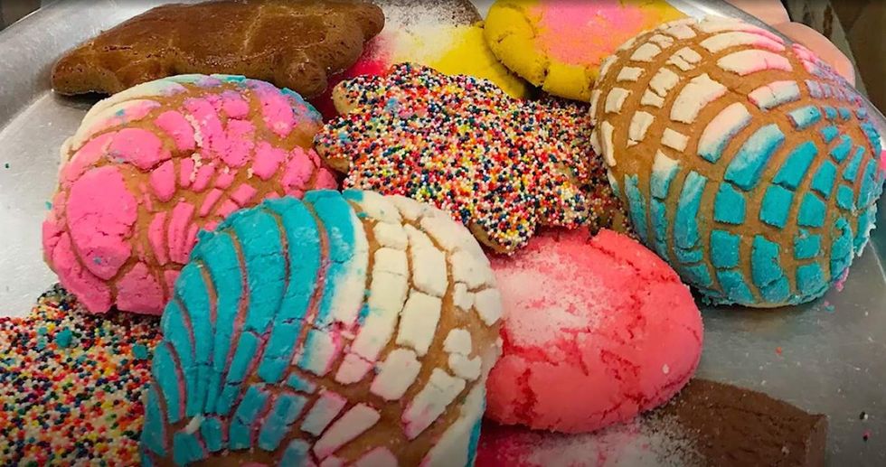 Houston bakers trapped by floodwaters spent two days baking for evacuees