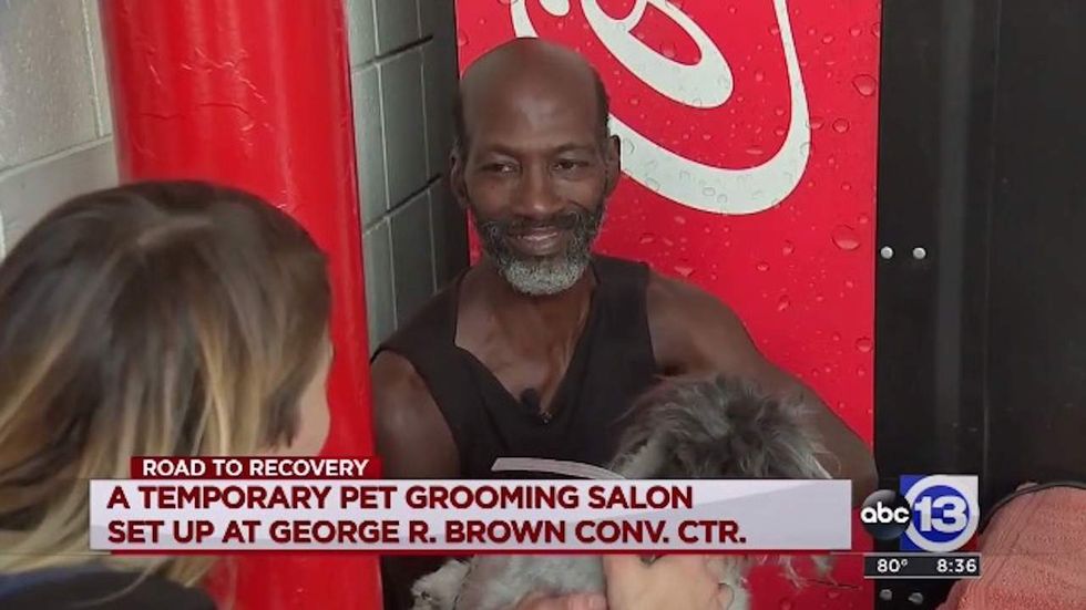 Homeless man volunteers to help dogs displaced by Harvey