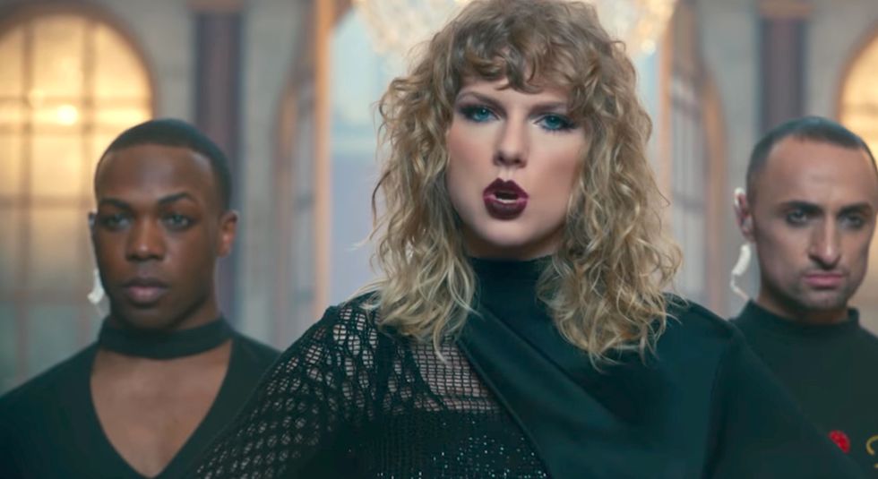 Black backup dancer is being attacked for what he did with Taylor Swift