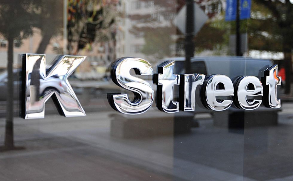 Lobbyists will be permitted to make anonymous donations to cover Trump aides' legal fees