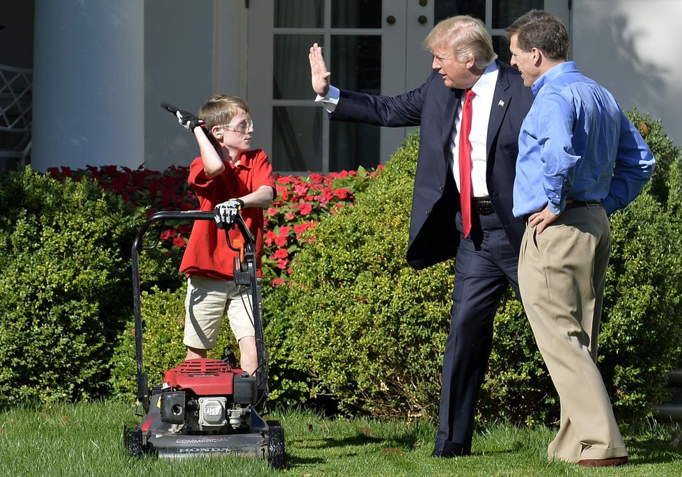 Kid who mowed WH lawn also wrote Obama a letter — but the response he received was very different