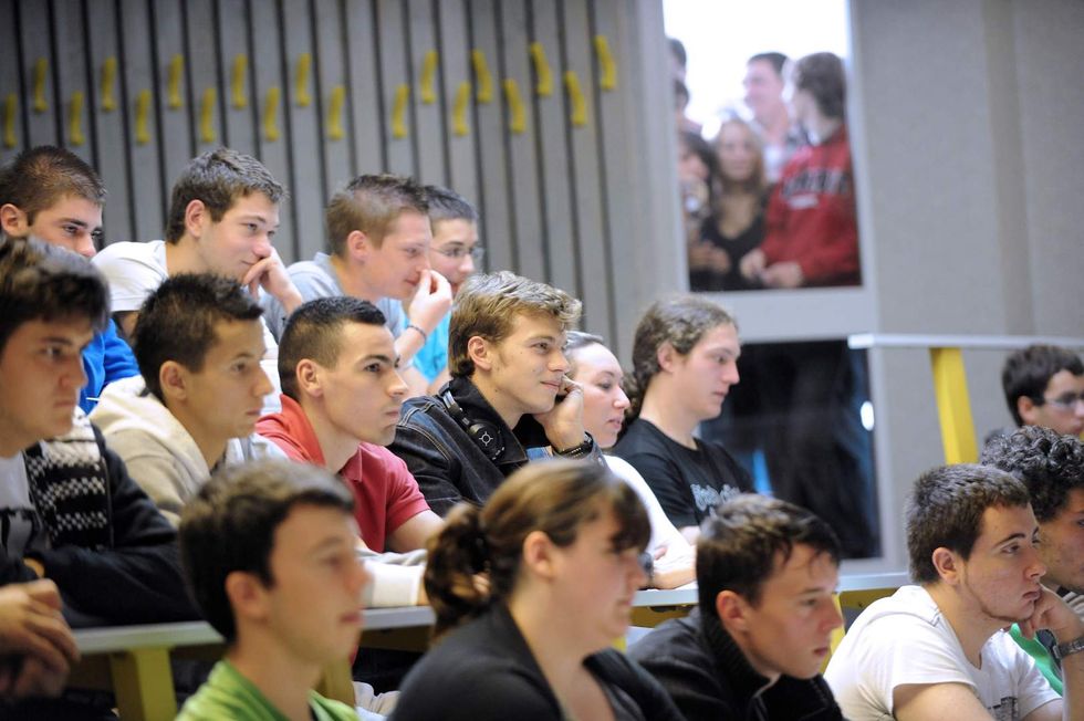 Professor offers college students extra credit to determine their level of 'white privilege