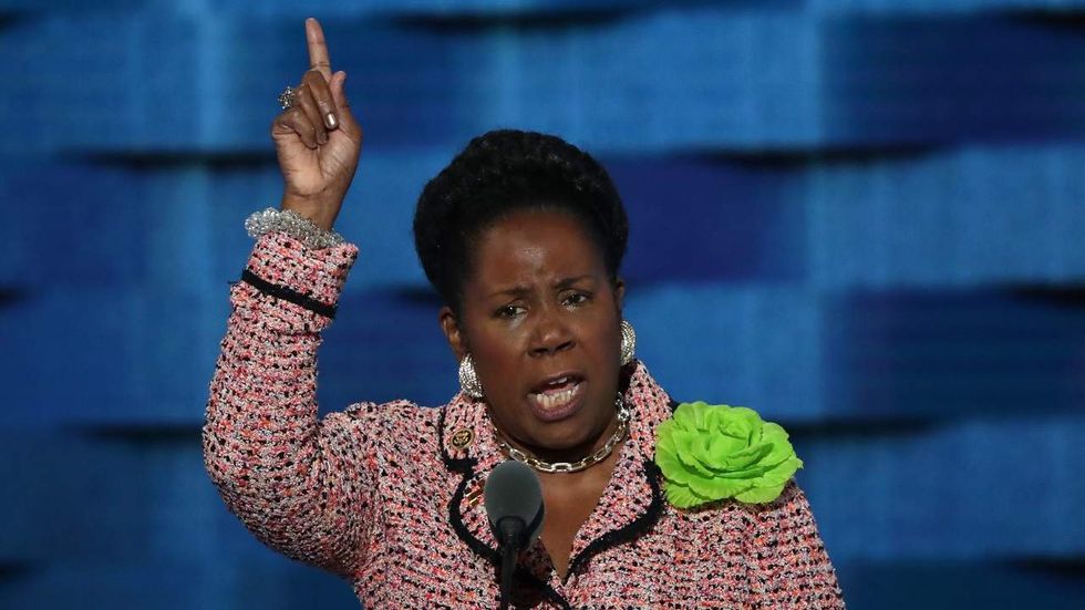 Listen: Sheila Jackson kneels in solidarity with NFL but treats her staff like cockroaches?