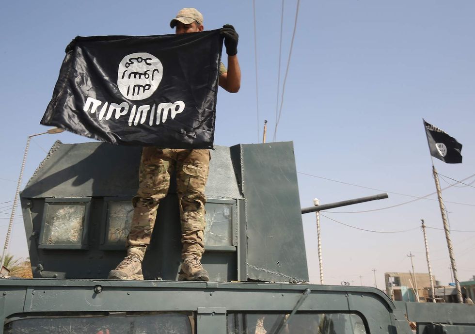 Whoops: Worried neighbors thought man was flying an ISIS flag — see what flag he was flying instead