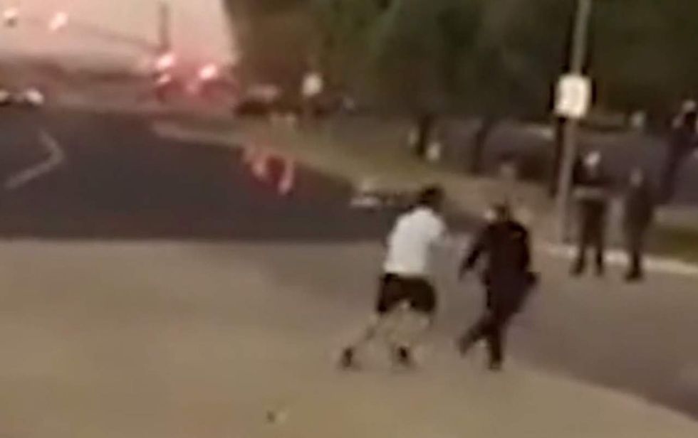 Viral video: Sheriff's deputy runs away from enraged suspect after stun gun shot has no effect