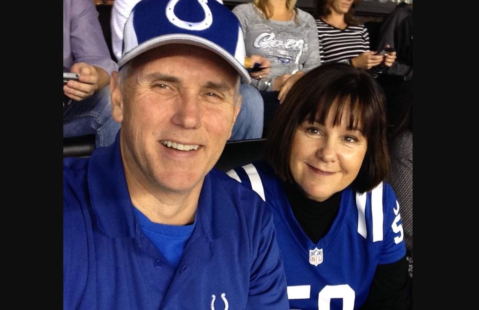 NFL players kneel during national anthem with Mike Pence in attendance — then Pence does this