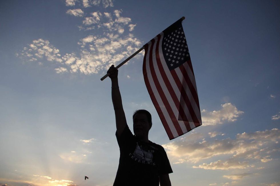 Florida man takes drastic measures to send a message to protesting NFL players