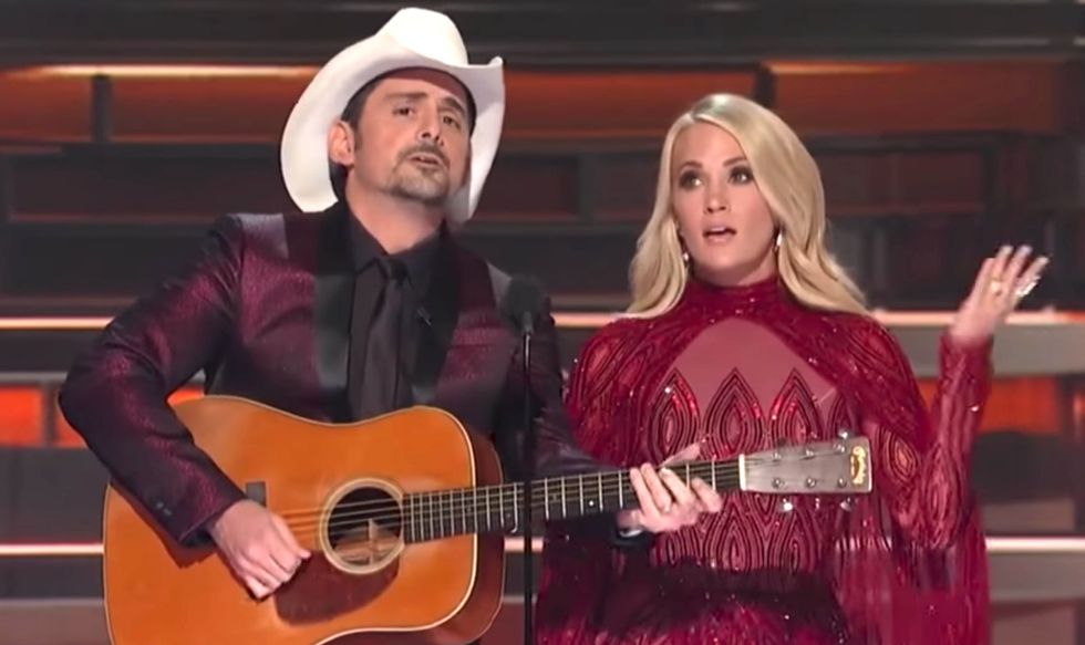 Carrie Underwood and Brad Paisley mock Trump's tweeting at Country Music Awards
