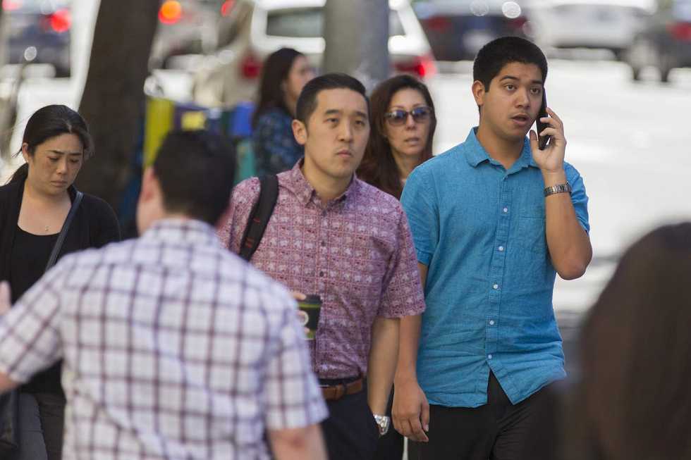 Chicago might be the next city to enact 'distracted walking' law