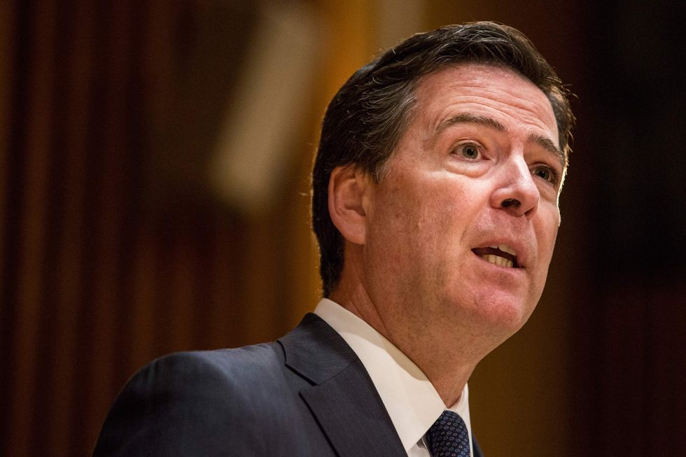 James Comey sends internet into uproar with tweet that many believe is a jab at President Trump