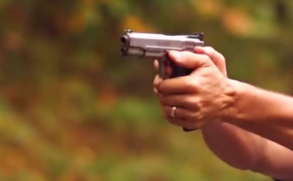 Crooks attack pizza delivery man, fire shots at him. But victim also has a gun — and a deadly aim.
