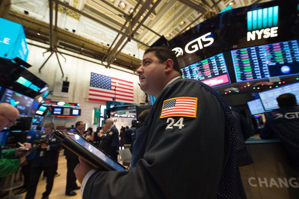 Economy beats expectations, adds 228,000 jobs in November; unemployment remains unchanged