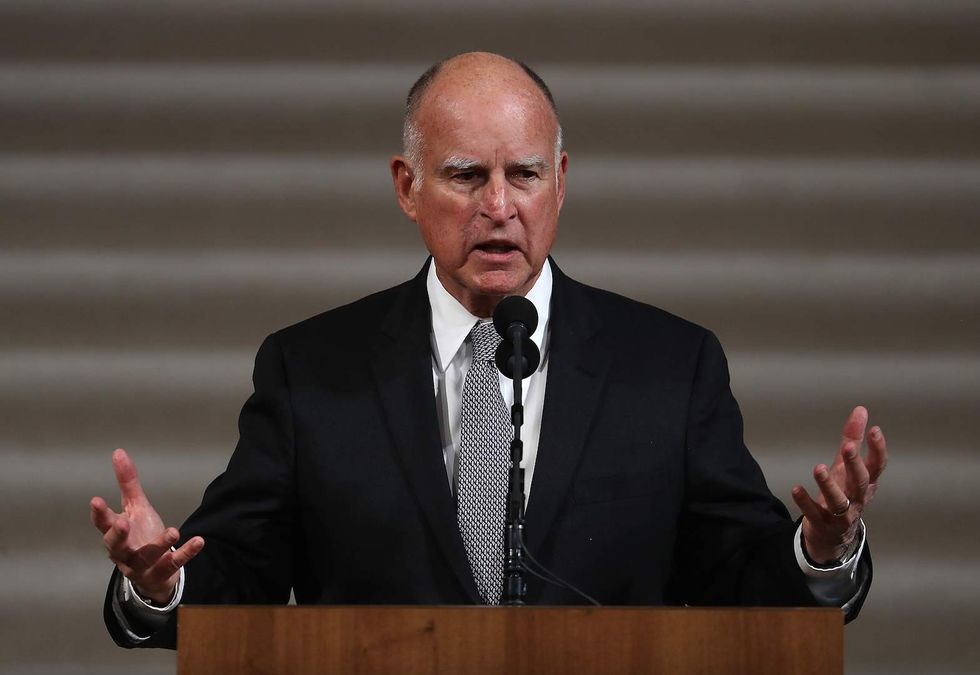 California Governor Jerry Brown pardons two felons set for deportation