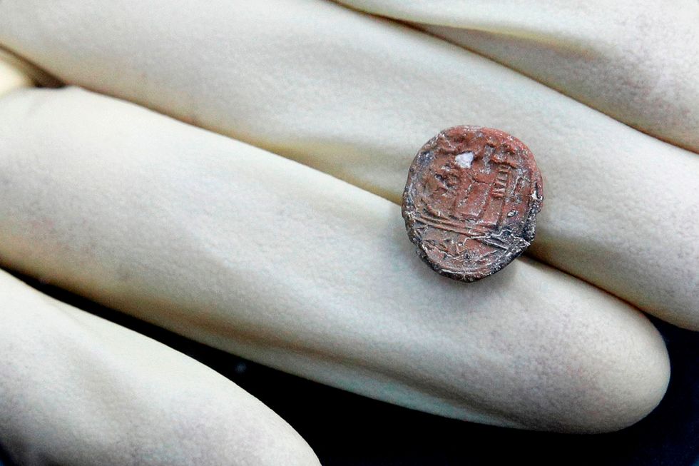 Israeli archaeologists find 2,700-year-old artifact that backs biblical record