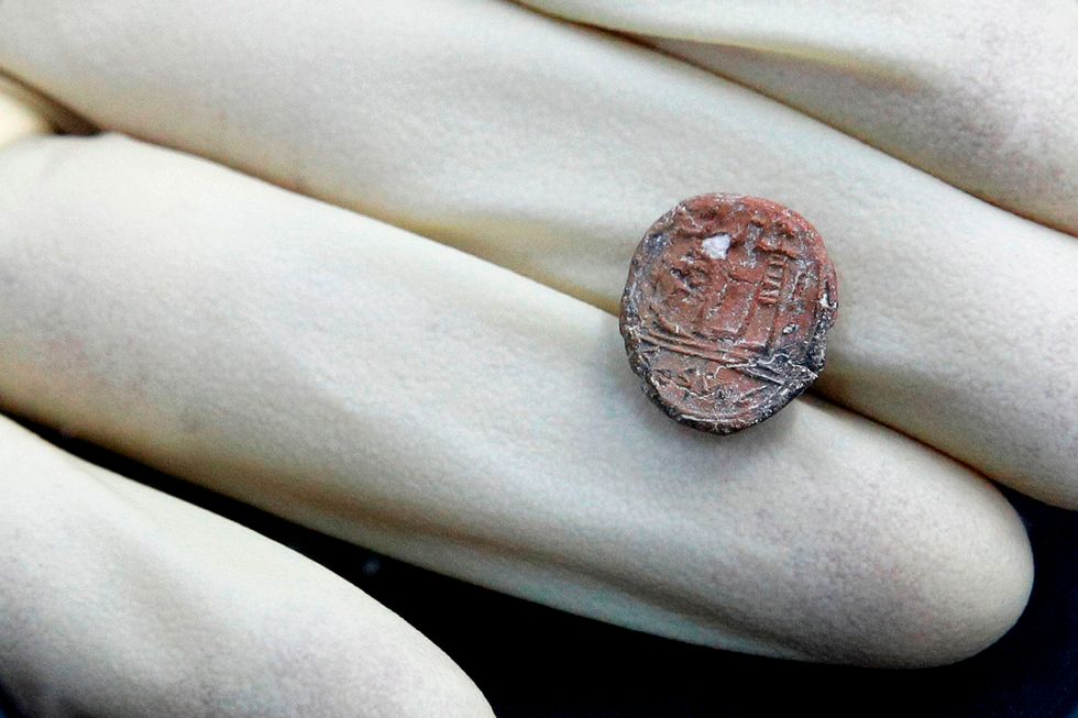Israeli archaeologists find 2,700-year-old artifact that backs biblical record