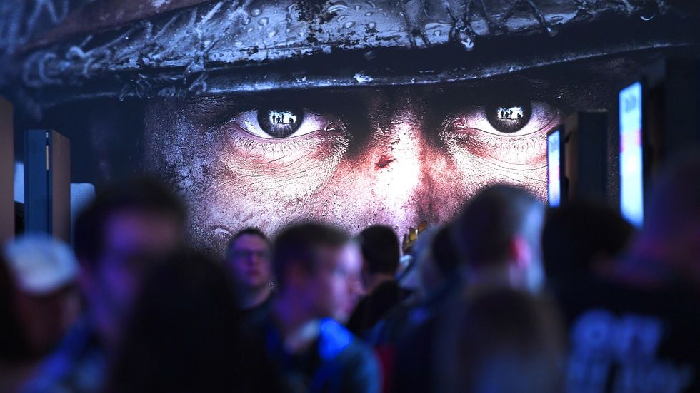 Listen: This lucky guy got Call of Duty for Christmas – but his girlfriend included some rules