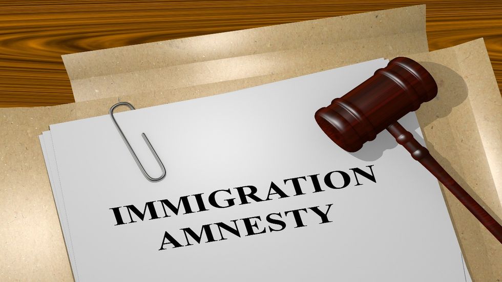 California threatens big fines for businesses that assist federal immigration agents