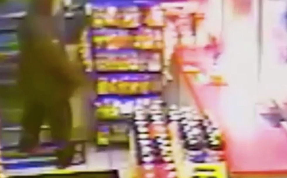 VIDEO: Crook can't convince store clerk to fork over cash — so suspect gets an even brighter idea