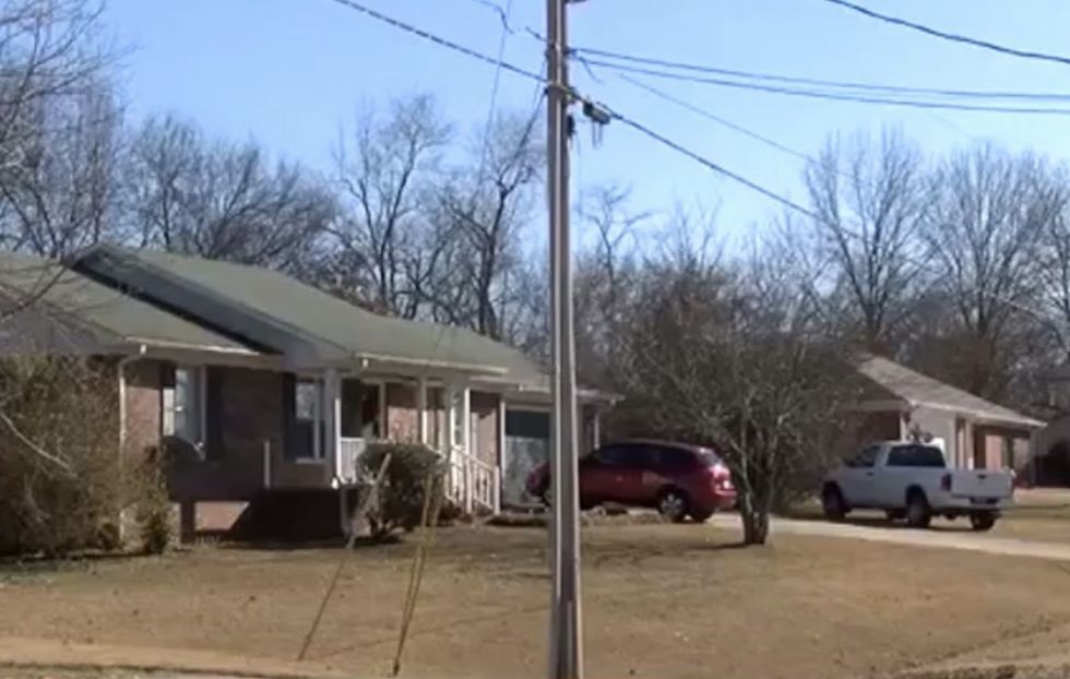 Homeowner spots pair of men trying to steal his utility trailer — and comes out blasting