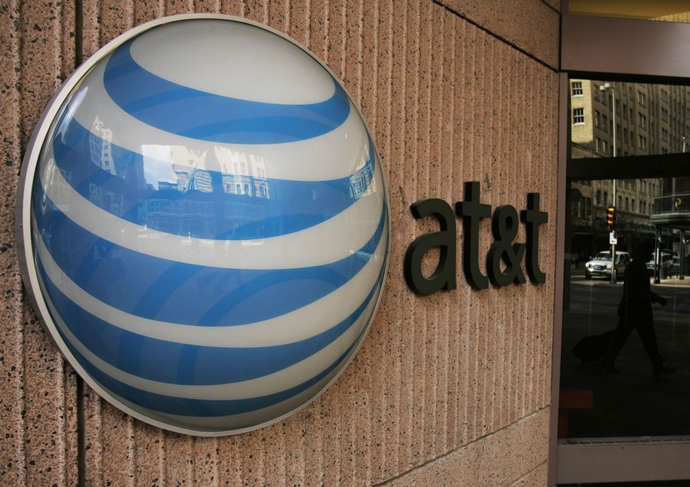 Report: Trump administration contemplates nationalizing 5G mobile data network