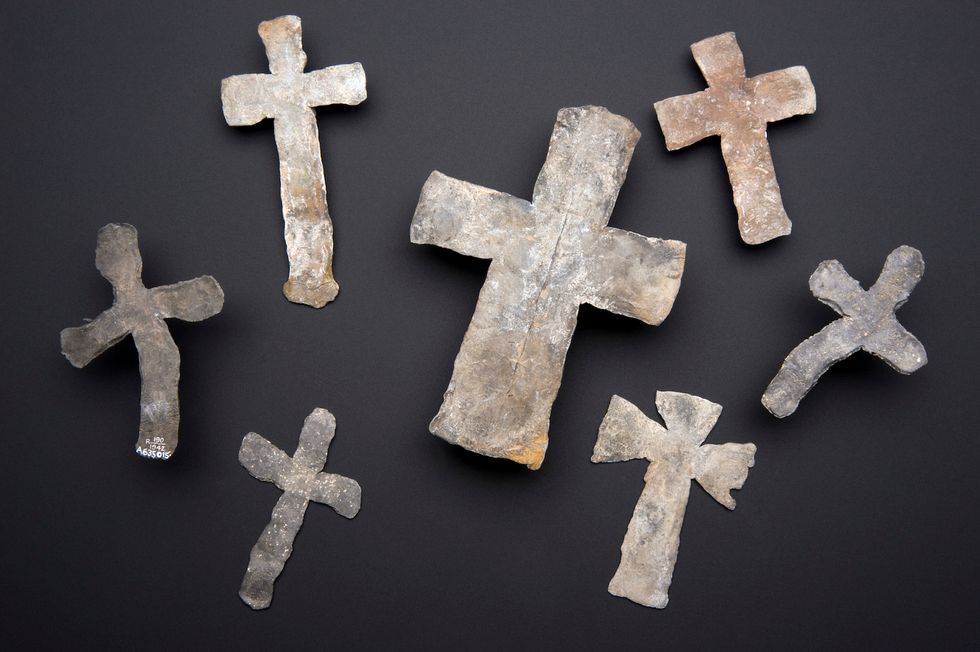 Atheist group forces New Mexico college to remove Christian crosses from its campus