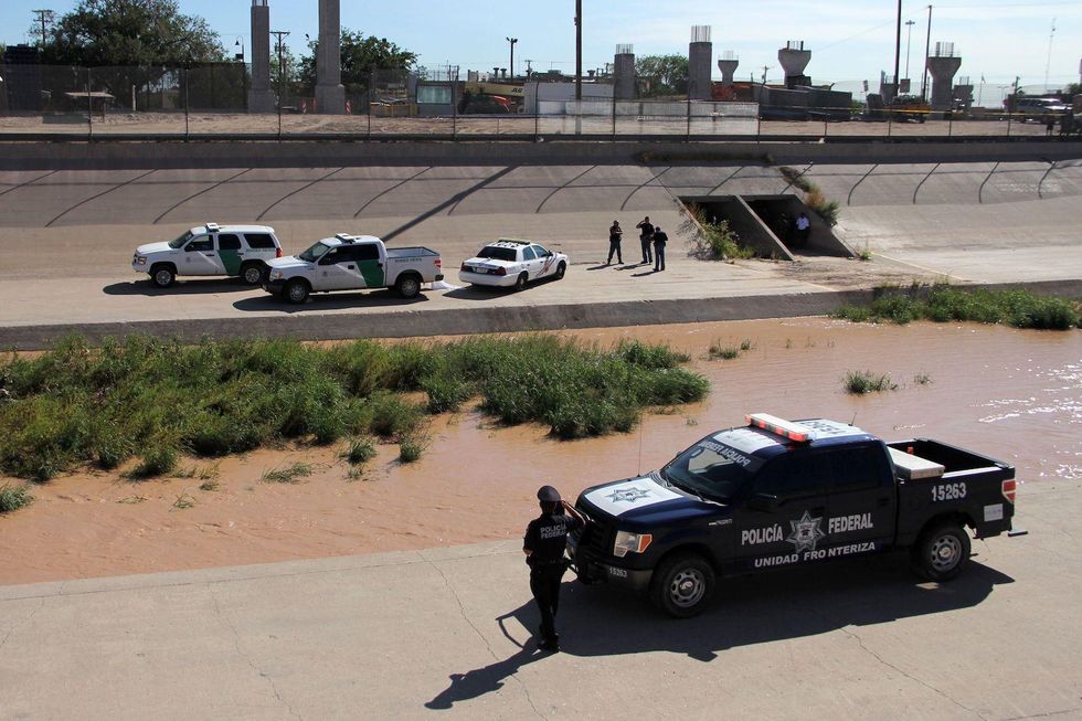 Mexico detains more than 700 illegal migrants heading to the US