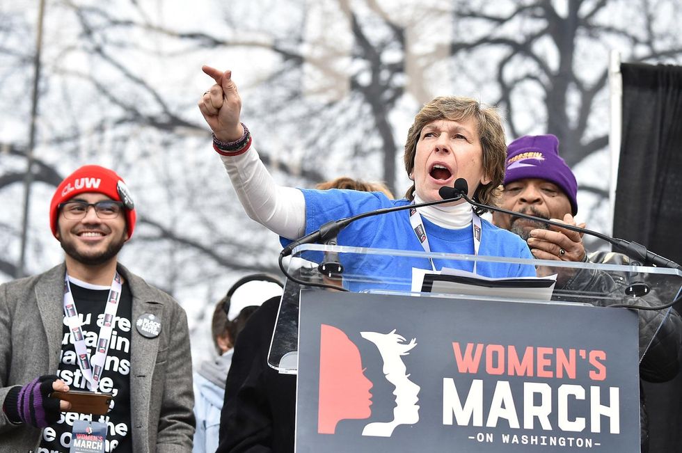 Teacher union leader claims 'universal' opposition to arming teachers, requests Trump meeting