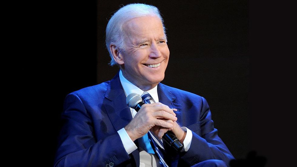 This photo of what Joe Biden did outside a DC movie theater is going viral