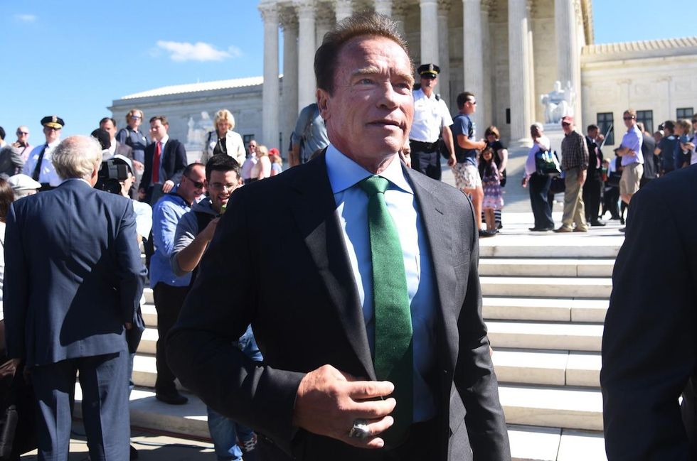Schwarzenegger plans to sue oil companies for 'knowingly killing people all over the world