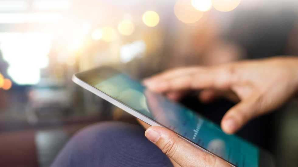 One-quarter of Americans admit they're 'almost constantly' online