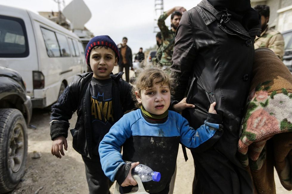 Thousands flee as Syrian regime makes progress against rebels