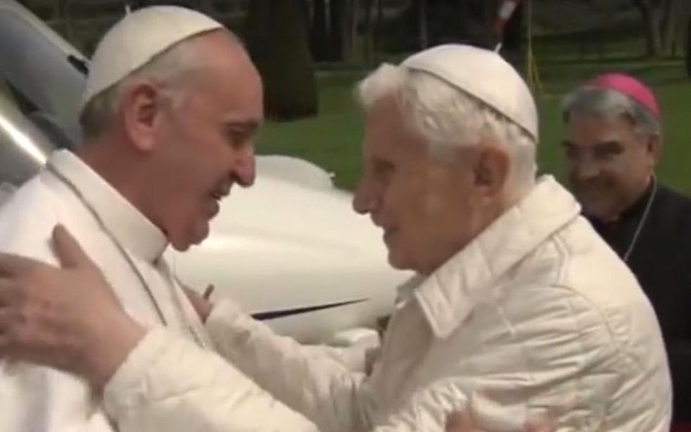 Vatican doctors photo of letter by former Pope Benedict praising Pope Francis, releases real thing