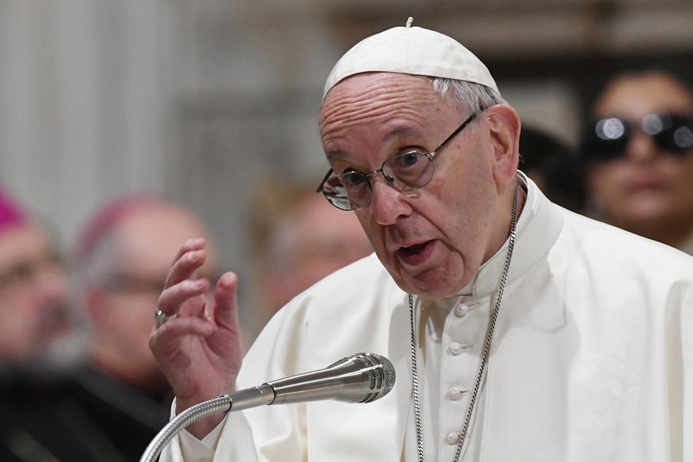 Priest prays for pope's death if he does not change stances on Islam, Holy Communion