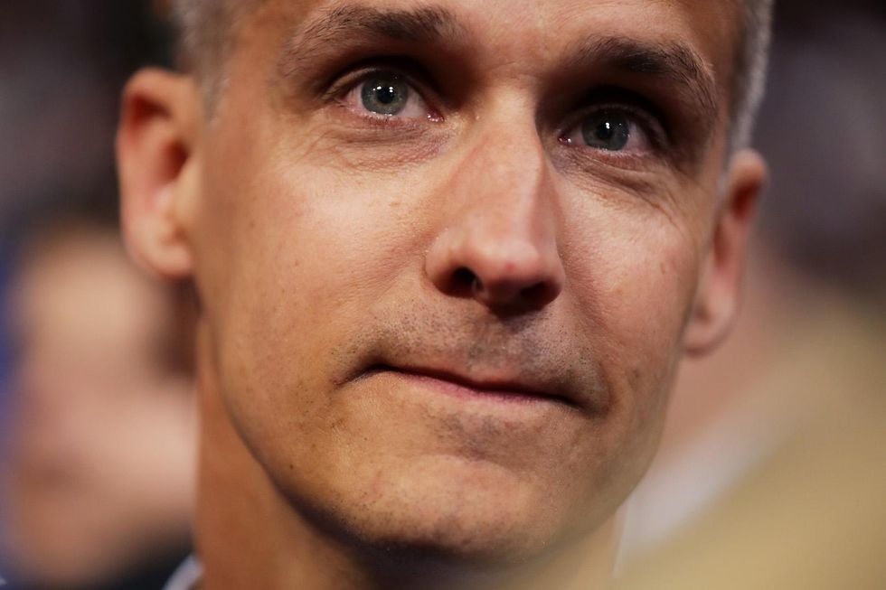 Former Trump campaign chief might sue reporter who entered office without his OK—but there's a risk