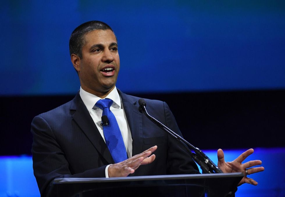 Liberal senators ask FCC to investigate Sinclair, pause merger due to anti-fake news message