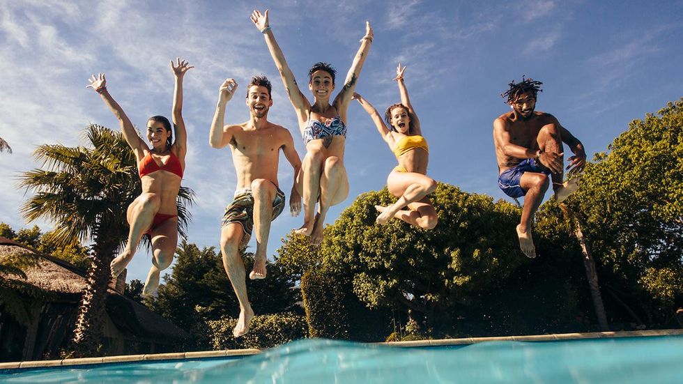 Scripps College hosts no-whites pool party; student paper says segregated events becoming common