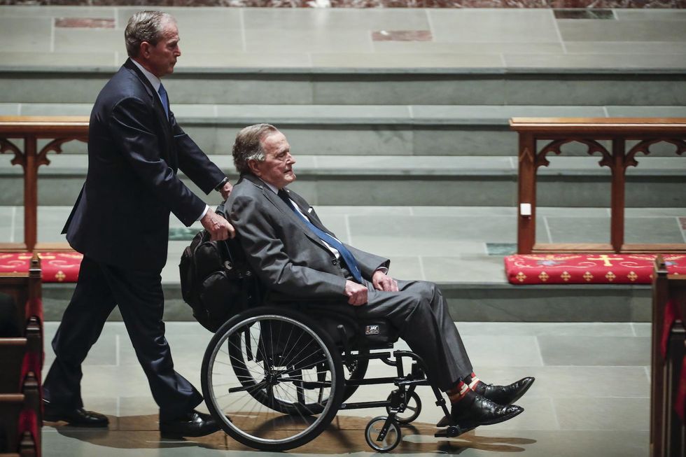 See how George H.W. Bush honored his wife at her funeral. It might bring tears to your eyes.