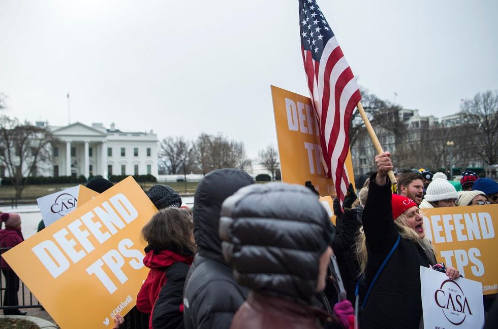 Trump removes legal protections from 57,000 Hondurans in the United States
