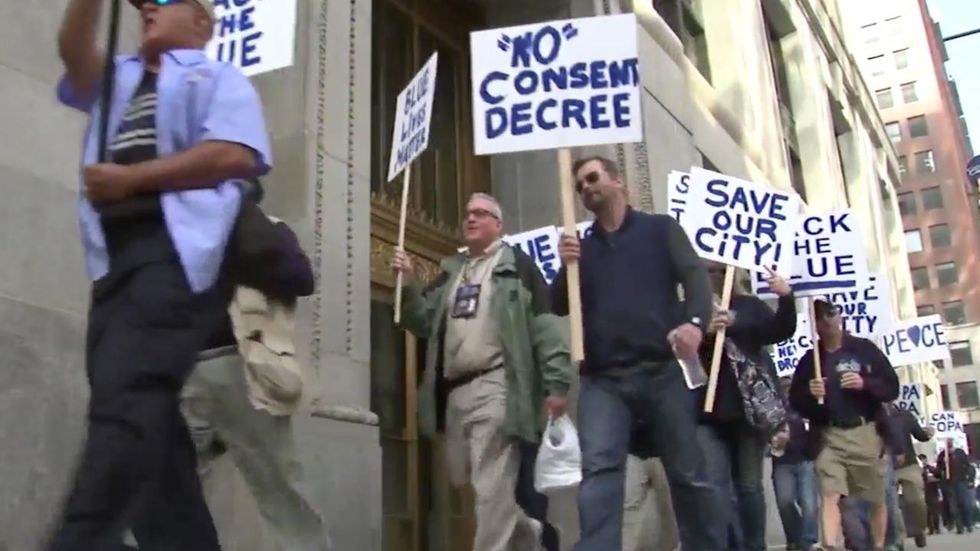 Hundreds of Chicago cops protest at city hall, claiming mayor has turned his back on police