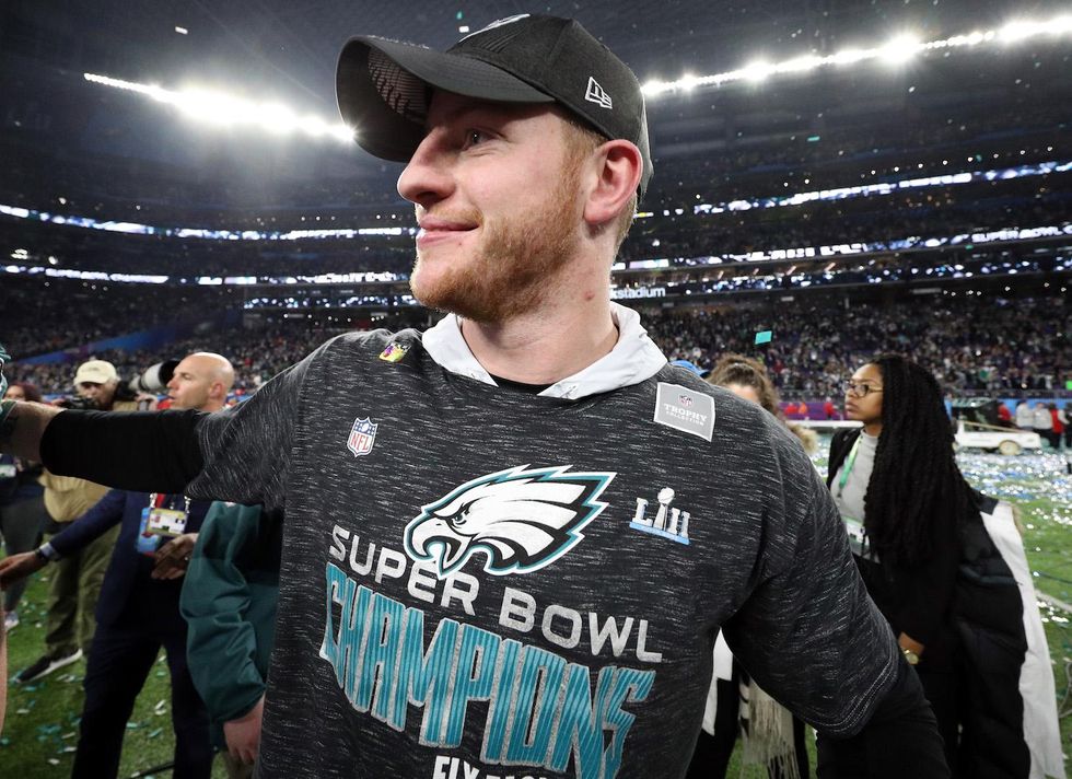 Sidestepping political debate, Super Bowl champion QB says he's honored to visit the White House