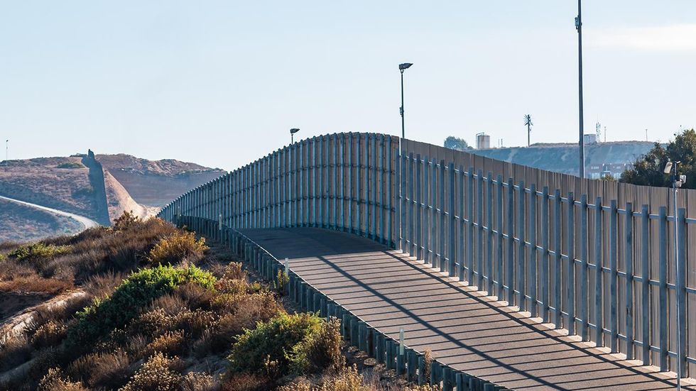 Border agent allegedly shoots, kills migrant woman after group of immigrants reportedly attacks him