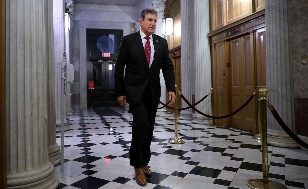 WV-Sen: Democrat Joe Manchin says 'Washington sucks' in new ad aimed at snagging Trump supporters