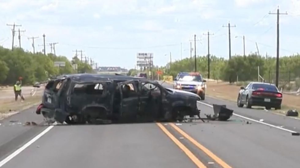 Illegal aliens killed in car crash while smugglers try to flee immigration authorities