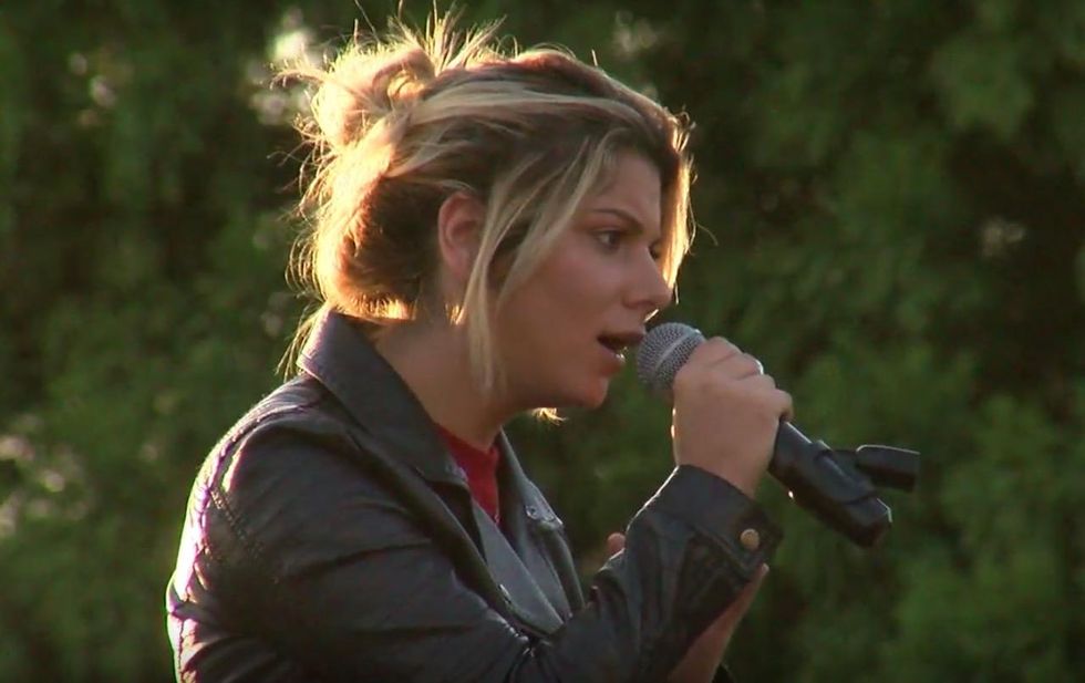 Trump hater tells singer to 'burn in hell' for agreeing to White House gig. She responds with class.